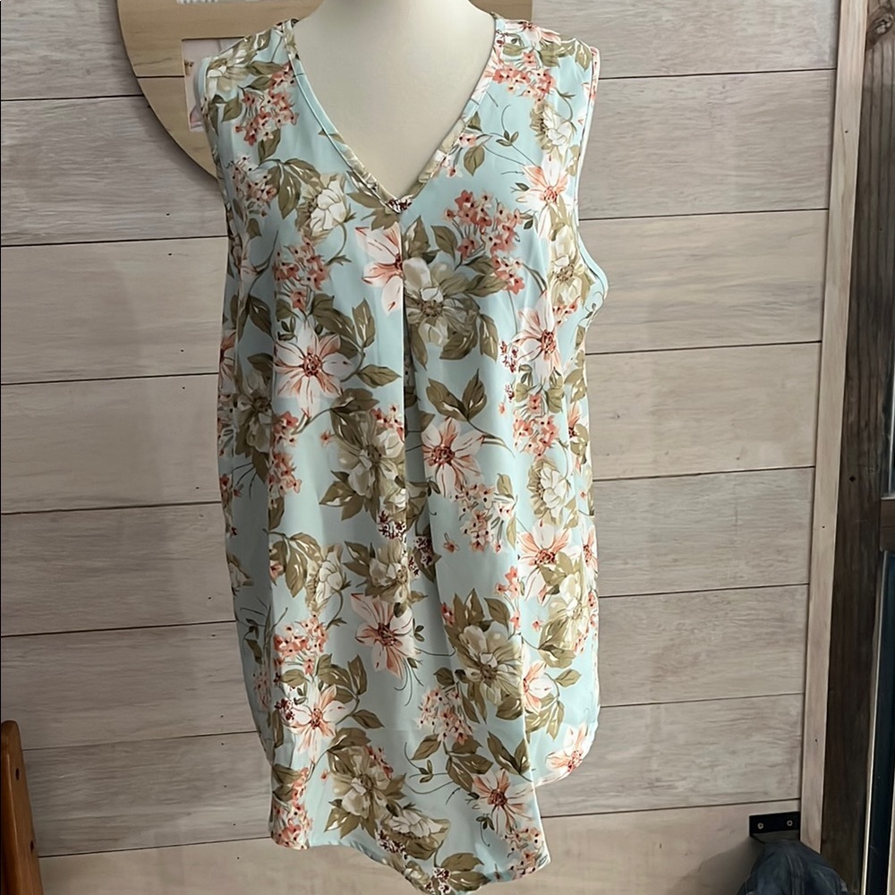 NWOT Floral Sleeveless Blouse XL